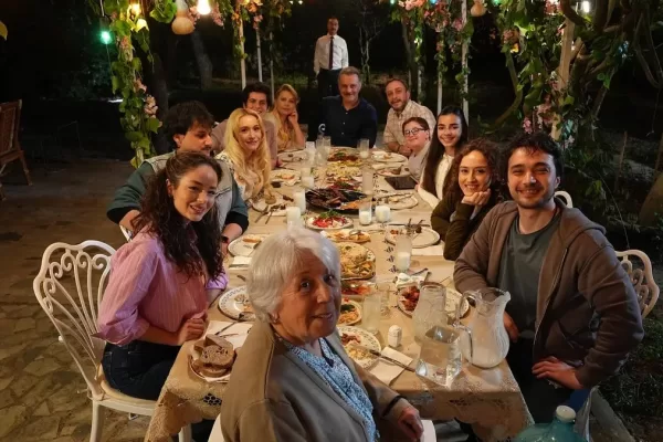 Aile Saadeti Dizisi Konusu ve Oyuncu Kadrosu: Sıcacık Bir Aile Hikayesi Geliyor Yeni dizi Aile Saadeti atv'de başlıyor