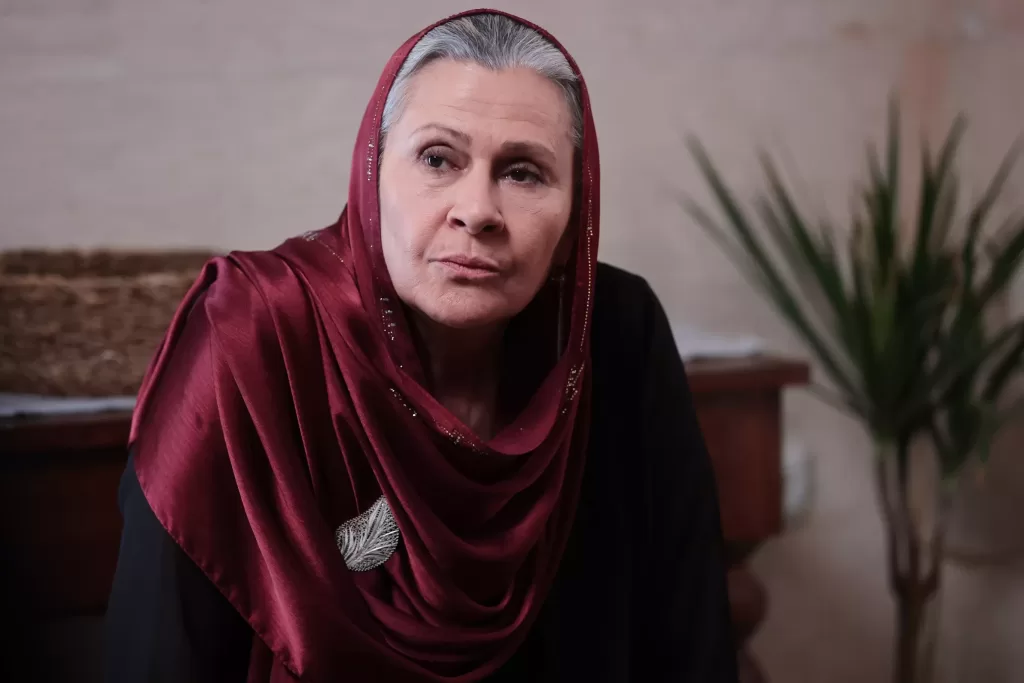 Uzak Şehir 27. Bölümde Nadim ve Kaya Uçurumdan Yuvarlandı! Uzak Şehir 27. Bölüm