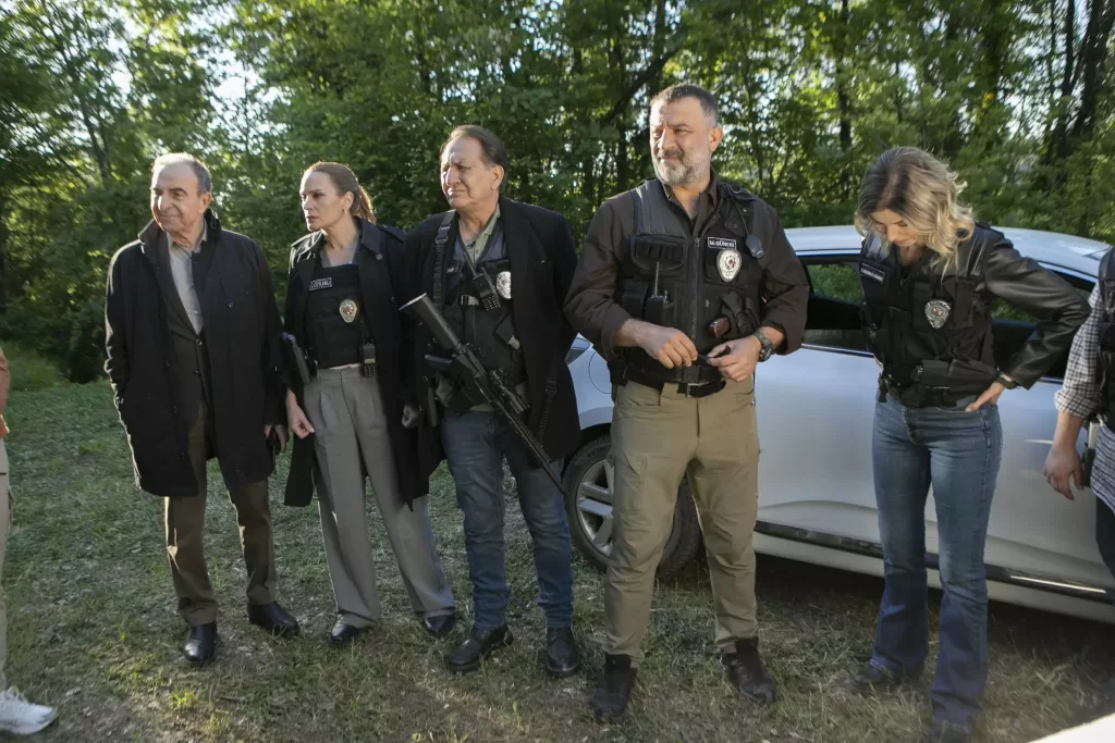 Arka Sokaklar 715.Bölümde Ayşecan Yaşıyor Mu?