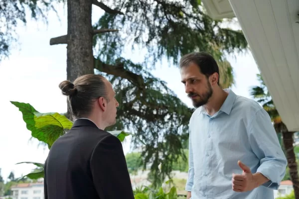 Kızılcık Şerbeti Sezon Finali - Mustafa elinde silahla partiyi basıyor